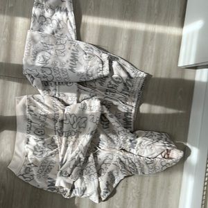 Set of pink and gray sweatpants from H&M